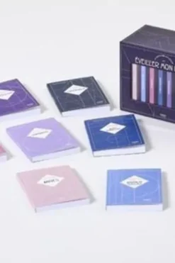 La petite bibliothèque pour éveiller mon esprit. Avec Les Anges ; Les Animaux totems ; Le Pendule ; Le Tarot divinatoire ; La Numérologie ; La Chiromancie ; Les Rituels sacrés ; Le Chamanisme, Mily Robin